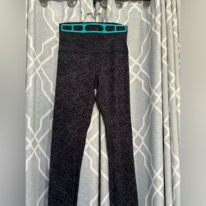 Lululemon yoga pants size 4
